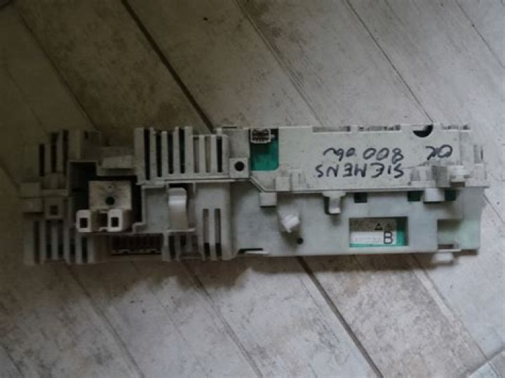 Hanif Kureishi's Health Update: Exploring the Circumstances of Hanif Kureishi's Fall and Addressing the Question of a Possible Stroke. - SarkariResult