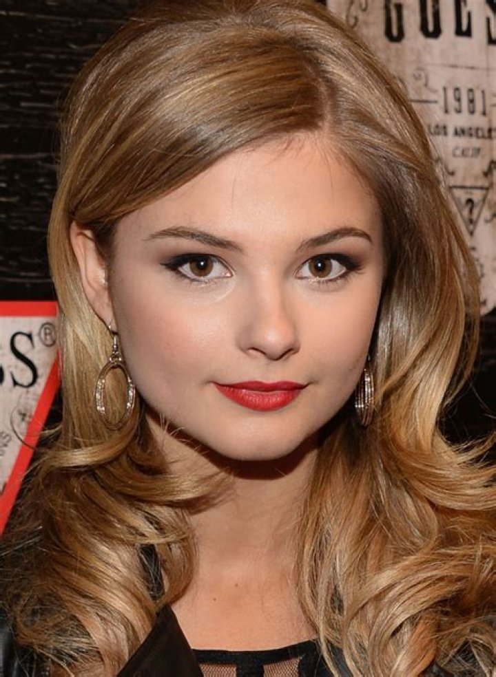 Stefanie Scott Height, Weight, Measurements, Bra Size, Shoe Size
